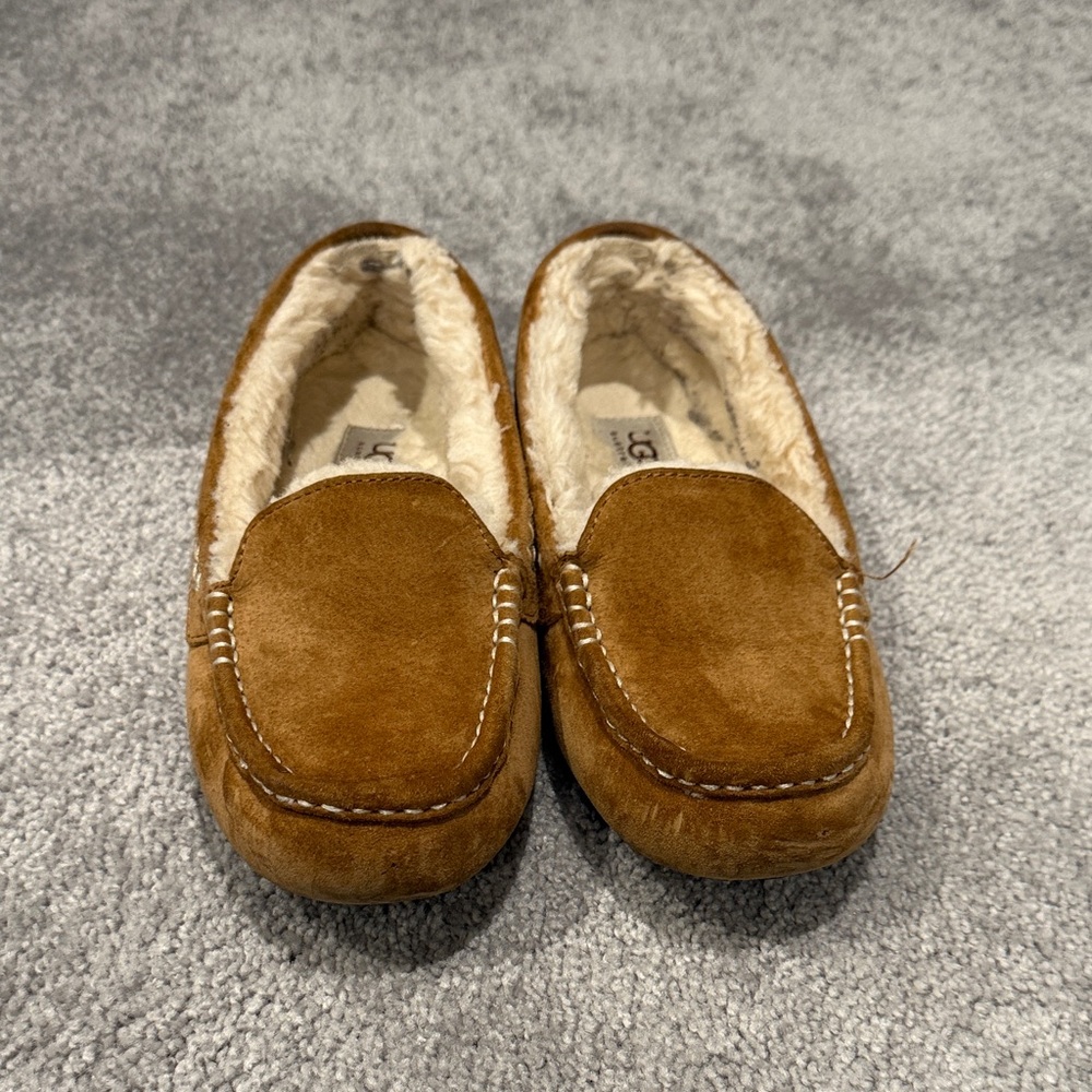 UGG Women's Moccasin Slippers Size 8